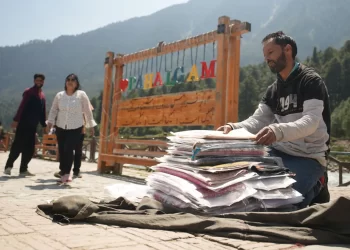 “Hope Amid Horror: Pahalgam’s Fragile Return to Life After Kashmir Attack”