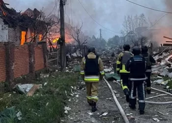 Fresh Russian Strikes Kill 12 Across Ukraine Amid Ceasefire Uncertainty