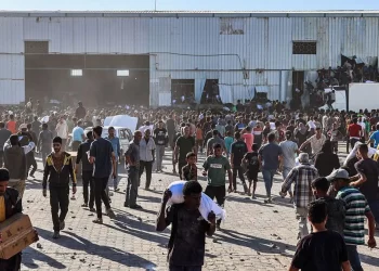 Desperate Crowds Loot Gaza UN Warehouse as Hunger Crisis Spirals