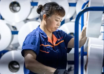 China’s Economy Surpasses Growth Forecasts Despite Tariff Threats and Property Struggles